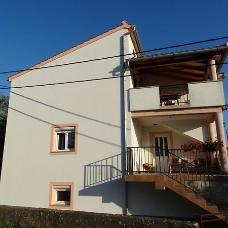Apartman Petra Vrh  Экстерьер фото
