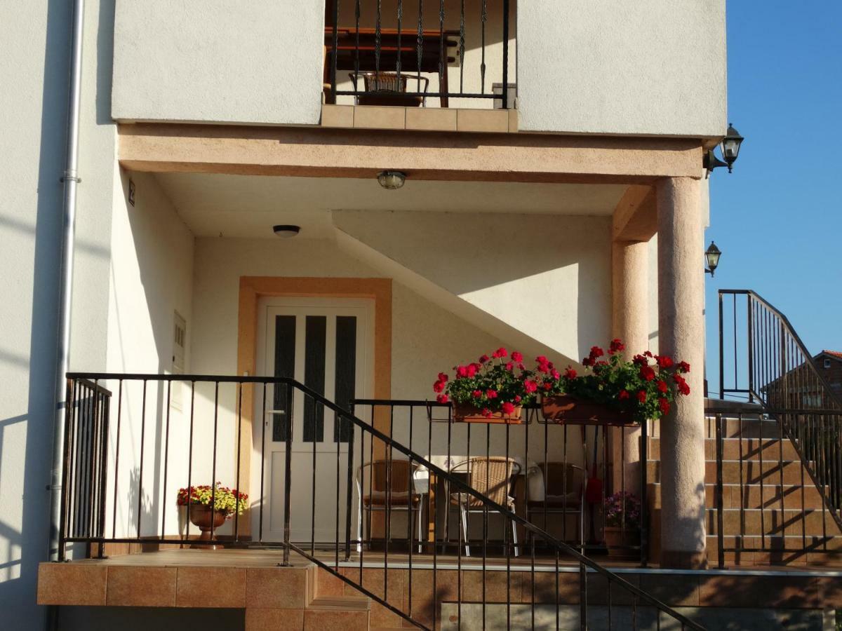 Apartman Petra Vrh  Экстерьер фото